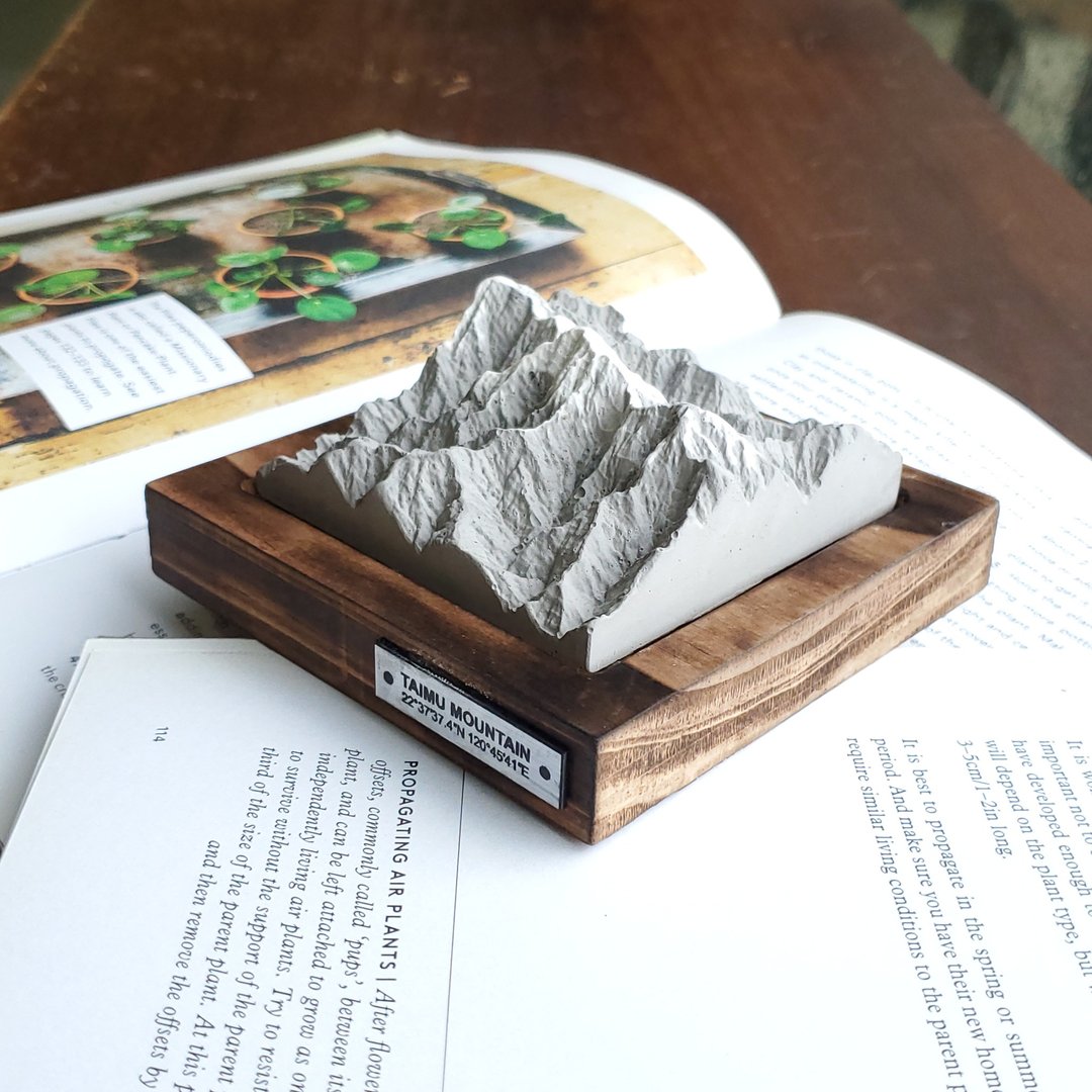 Taiwan Taimu Mountain AromaStone - 台湾山脉扩香石-北大武山 - 香薰/精油/线香 - 其他材质 灰色