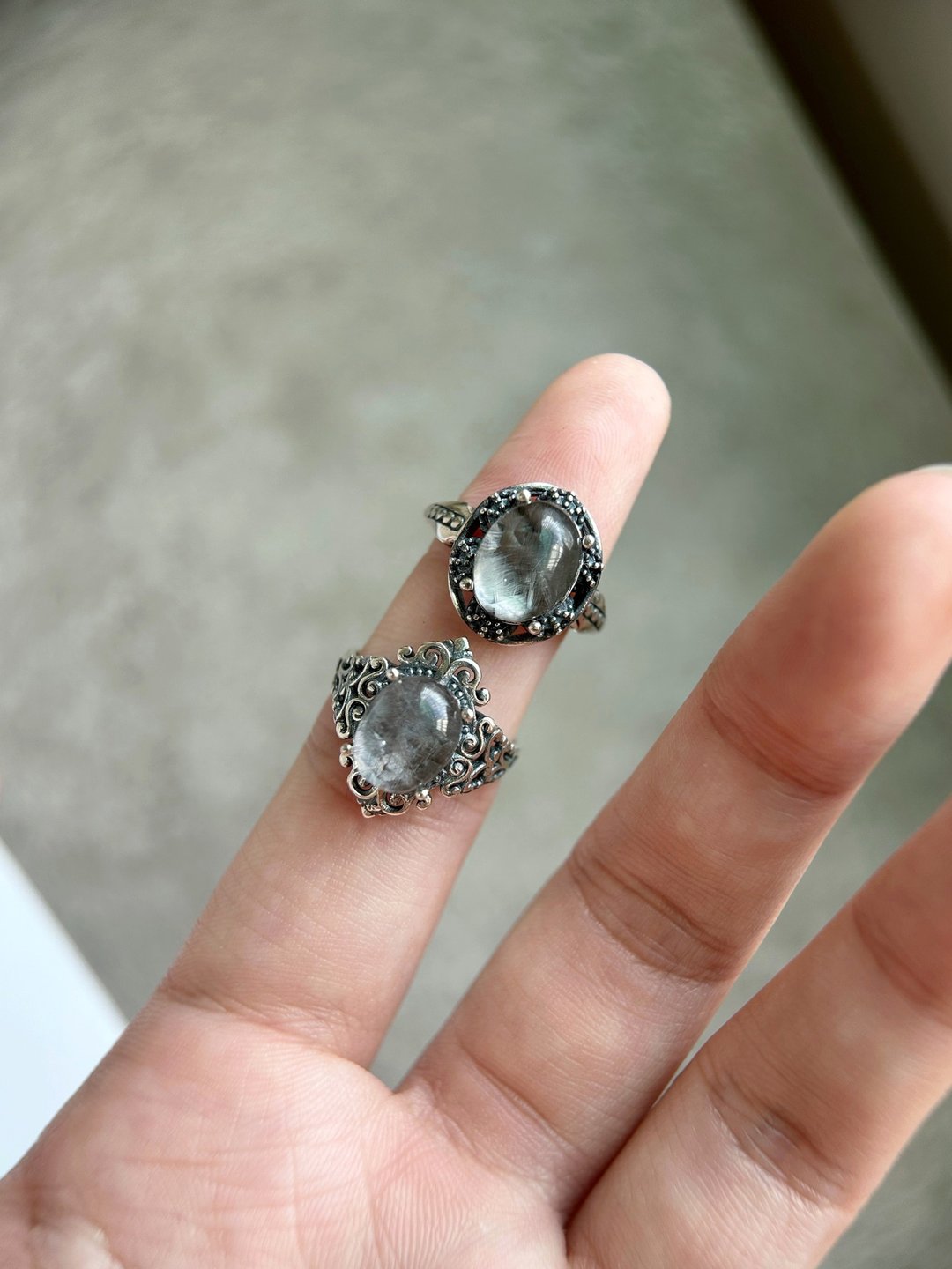 黑银钛 Brookite in Quartz-  戒指  纯银 宝石戒指 - 戒指 - 宝石 银色