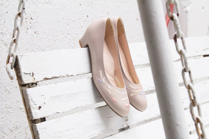 刺绣唯美低跟鞋- 与子偕老/淡粉 - 其他女款皮鞋 - 真皮 粉红色