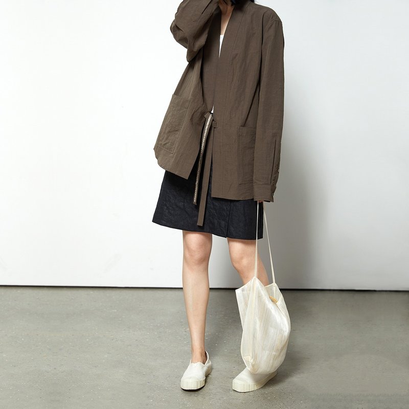 棕绿V领棉麻钉珠长袖直身对襟大廓形系带袍式衬衫外套 杲果GAOGUO - 女装休闲/机能外套 - 棉．麻 卡其色