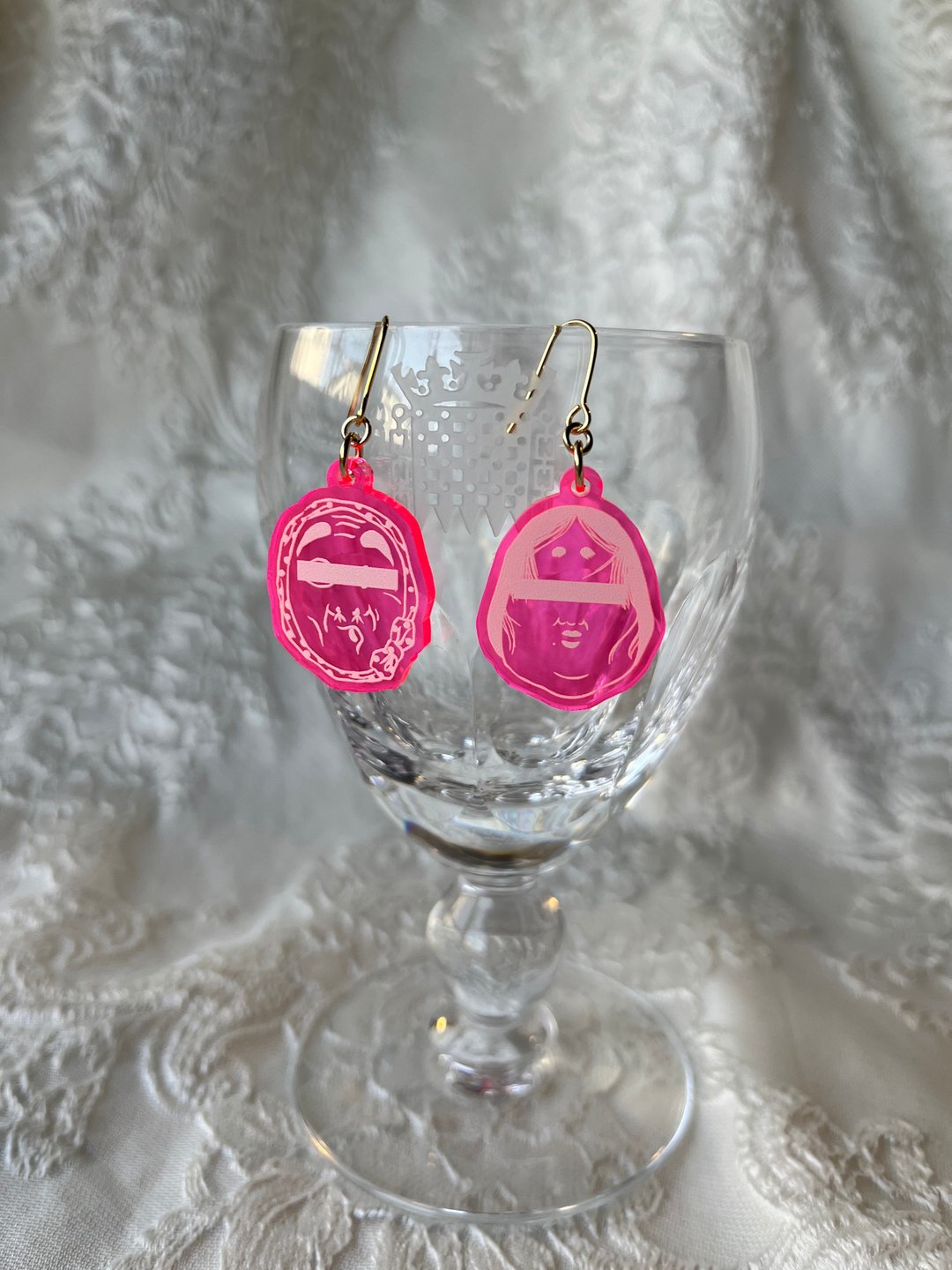 rendez-vous earrings - 耳环/耳夹 - 压克力 粉红色