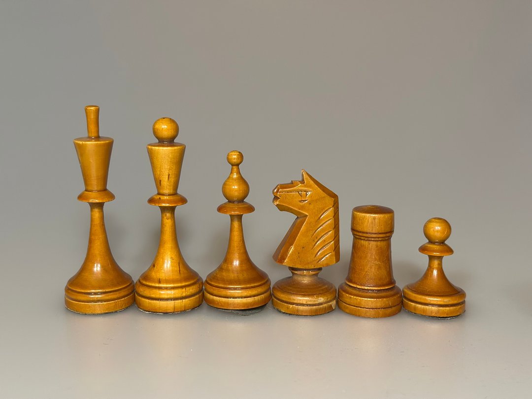 苏联的一套罕见的国际象棋 - 桌游/玩具 - 木头 