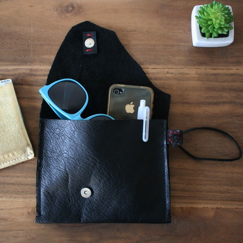 Leather Bag / Cosmetic Bag / Women Clutch. - 化妆包/杂物包 - 真皮 黑色