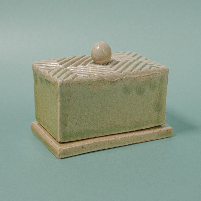 pottery container with lid - 摆饰 - 陶 