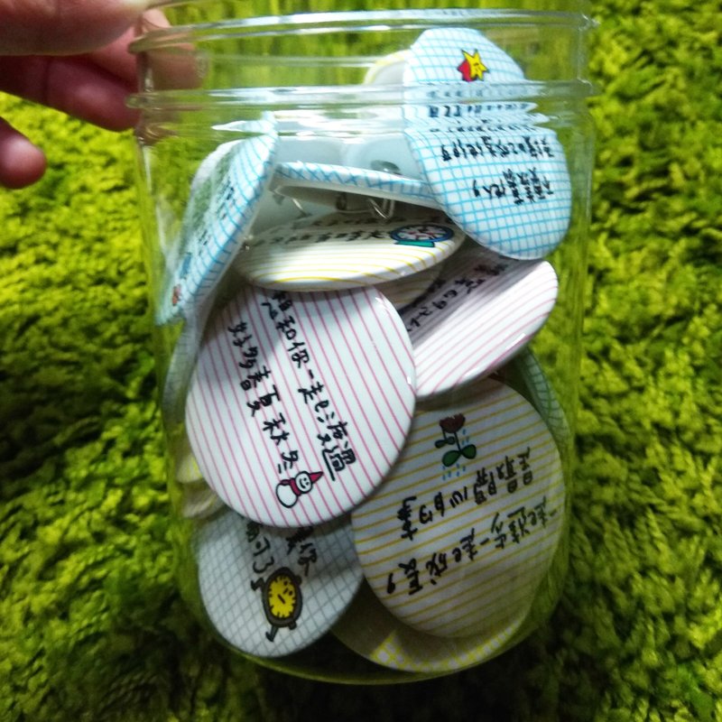 花大鼻悄悄话维他命强心针文字徽章(26入) - 徽章/别针 - 塑料 多色