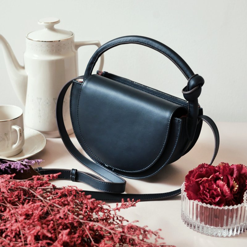 半月包斜背包 Eve Flap Bag 翻盖手提包 / 黑色 Black - 侧背包/斜挎包 - 真皮 黑色