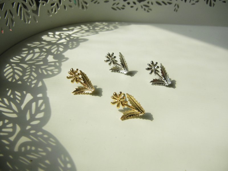 *coucoubird* 耳朵长小花-雏菊 - 耳环/耳夹 - 24k 金 金色