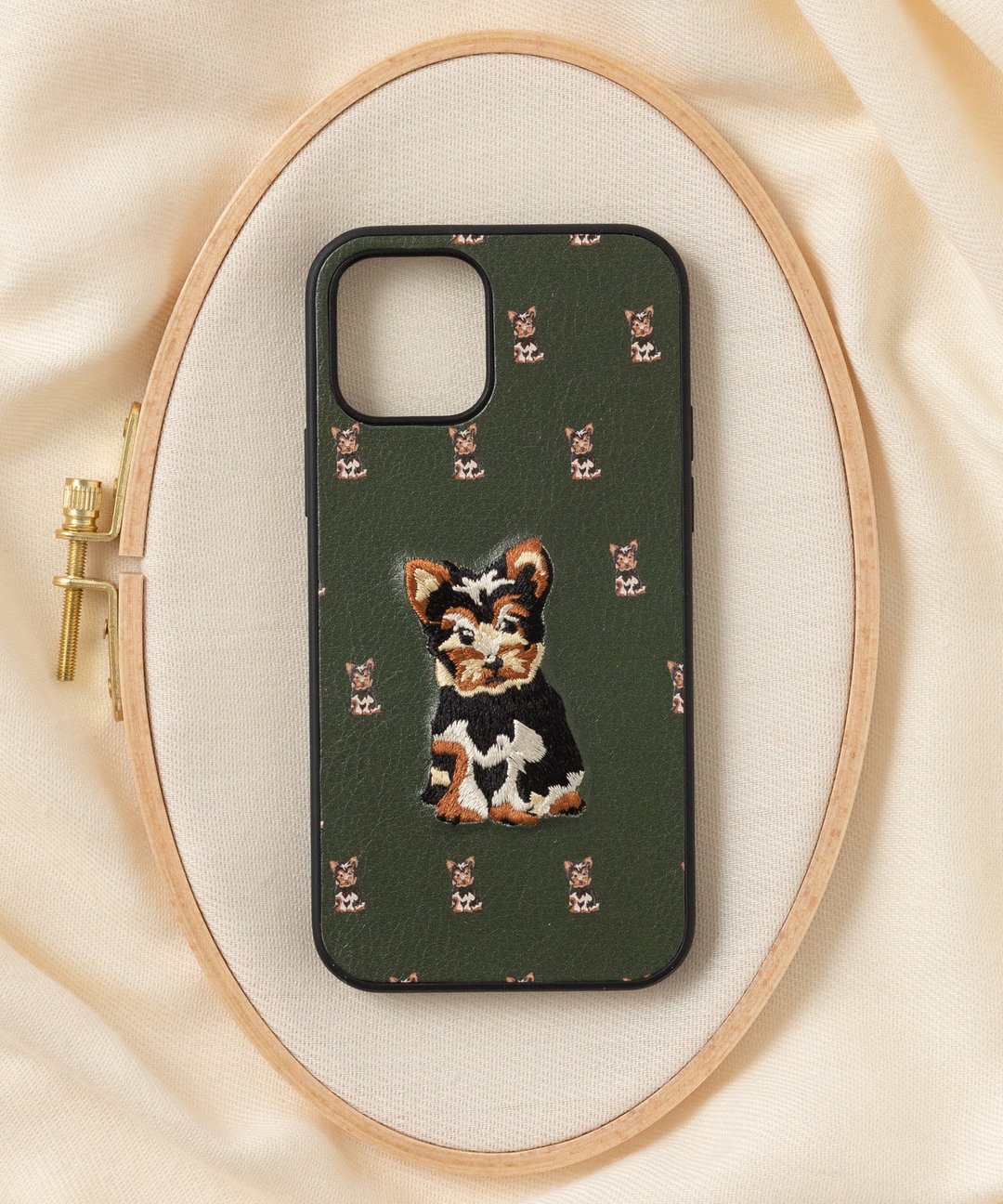 立體刺繡手機殼 iPhone 12/12pro PBAT PU合成皮革 狗狗x深橄榄色 - 手机壳/手机套 - 聚酯纤维 多色