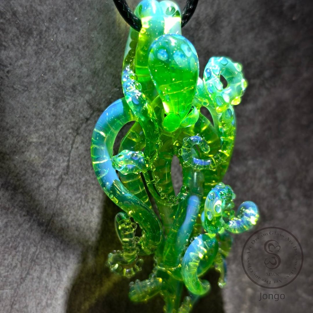 【Dream Glass Art】小众原创设计 手工多彩琉璃章鱼造型吊坠 Q 色 - 项链 - 琉璃 