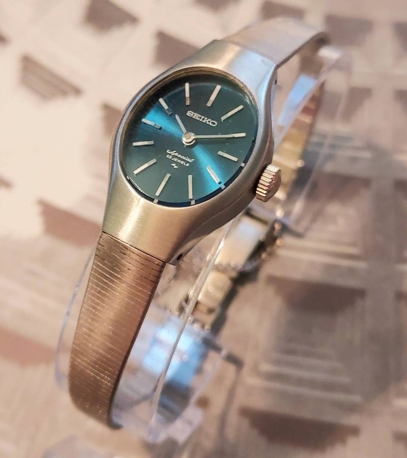 1970's 简约风格 椭圆蓝宝石表盘 日本 Seiko 女用古董机械表 - 女表 - 其他金属 蓝色