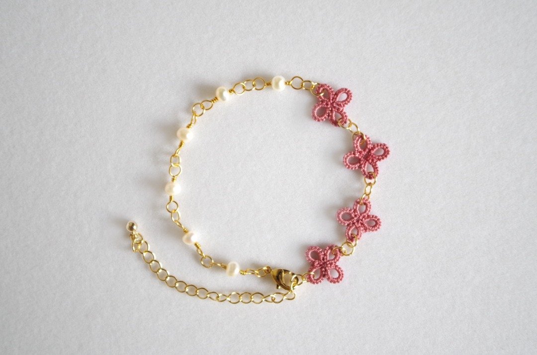 Tatting lace floret and freshwater pearl bracelet Old Rose - 手链/手环 - 棉 粉红色