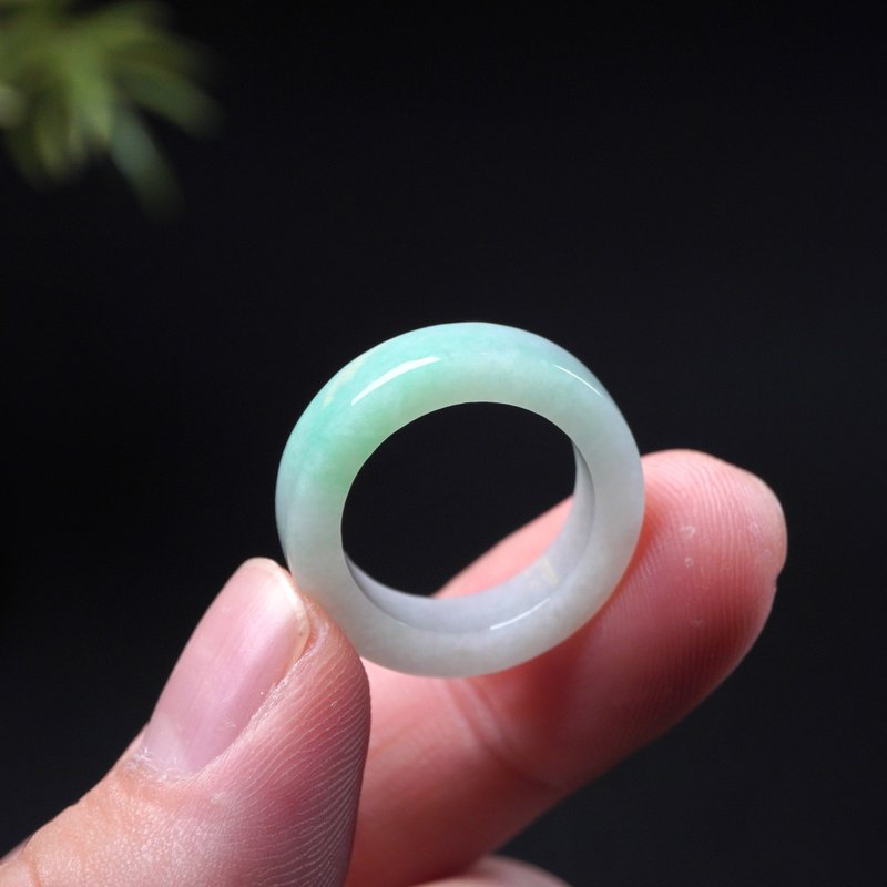 飘阳绿翡翠角戒戒指戒圈 | 国际13围 | 天然缅甸玉翡翠A货 | 送礼 - 戒指 - 玉石 绿色