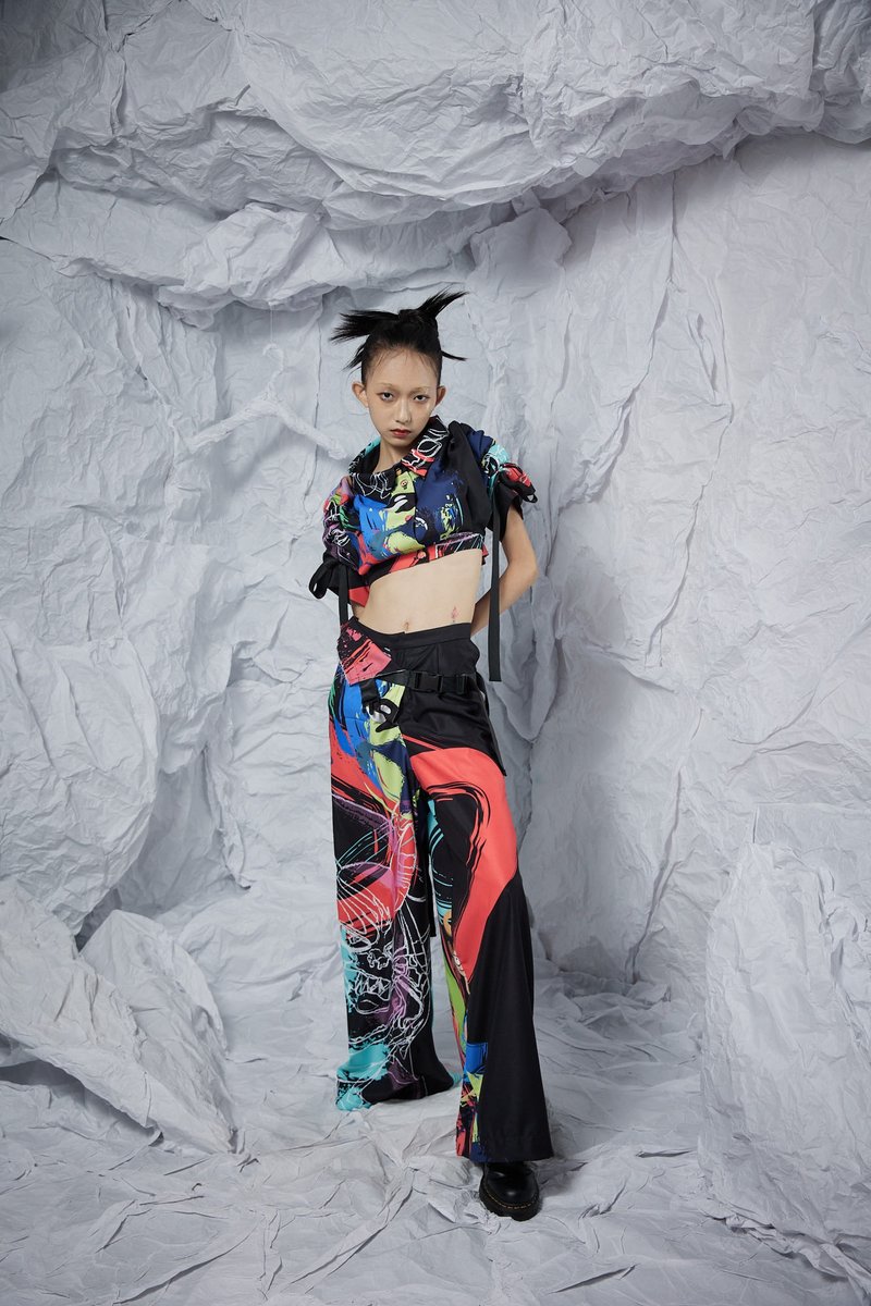 INF 22SS 蒙太奇印花抽绳水袖薄纱短外 - 女装休闲/机能外套 - 聚酯纤维 多色