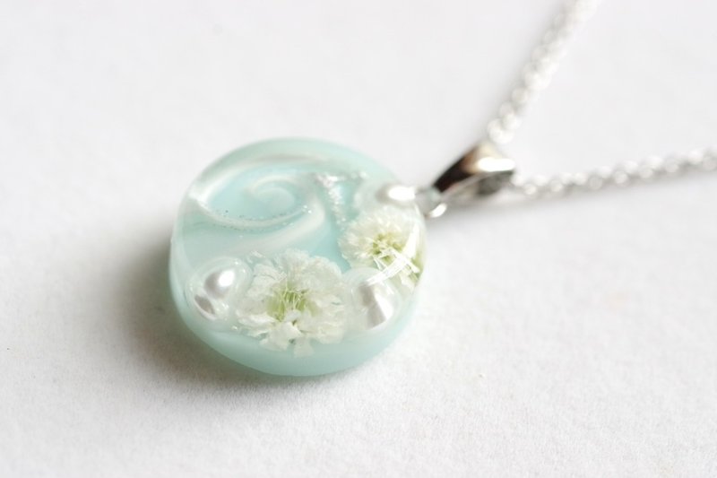 树脂艺术 圆形吊坠・呼唤细雨的花 - 项链 - 树脂 蓝色