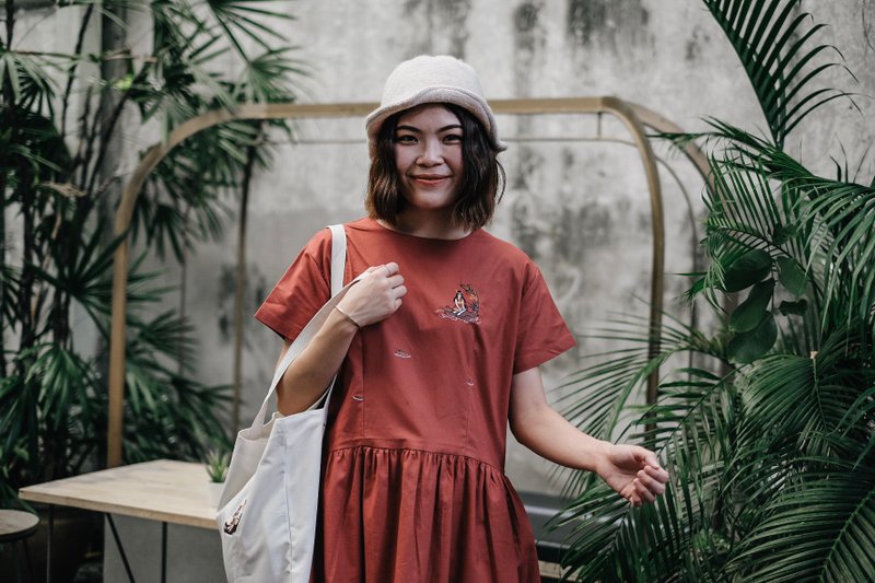 玩偶娃娃 巴鲁熊刺绣棉质洋装 : 焦橙色 - 洋装/连衣裙 - 棉．麻 红色