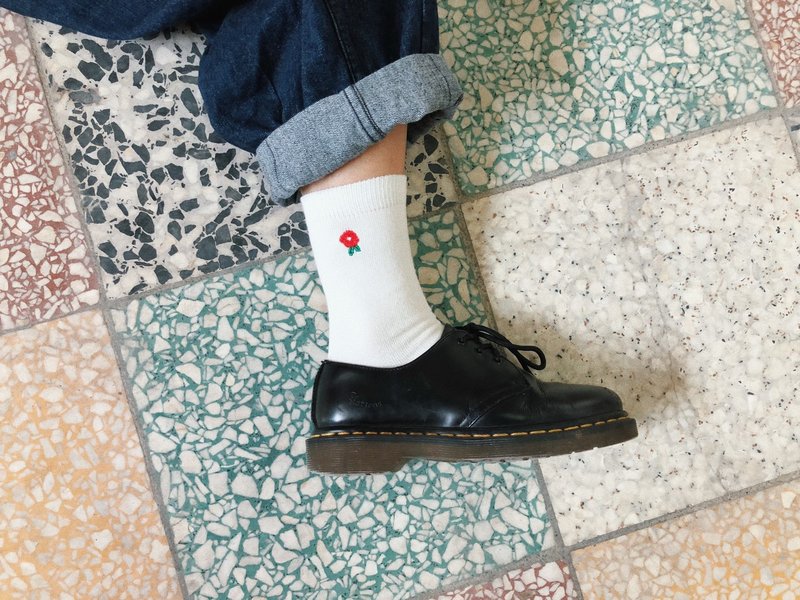 刺绣袜子 / 小红花 - 袜子 - 棉．麻 白色