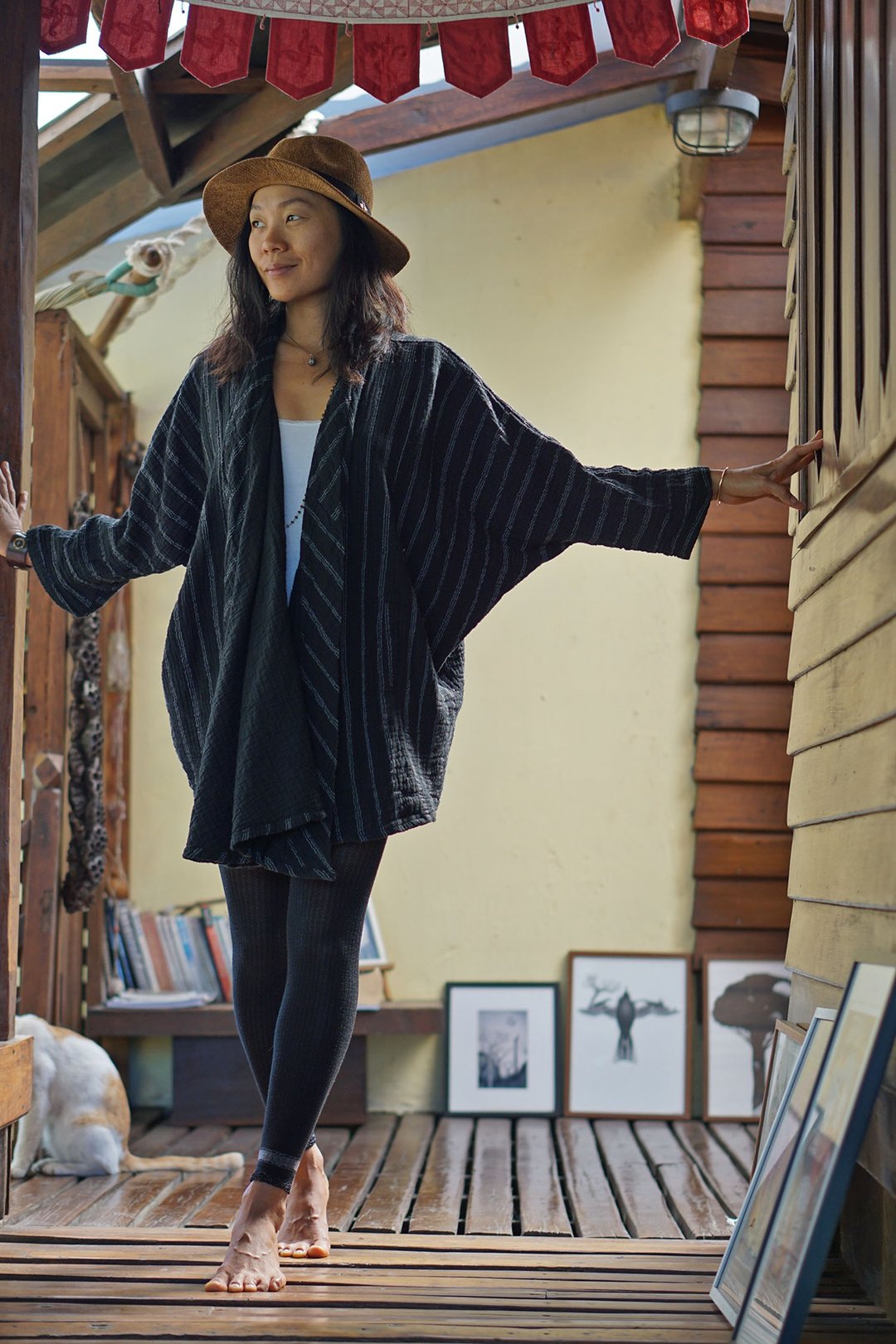 Black striped double gauze kimono for women. Elegant and comfortable cover up. - 其他 - 其他材质 