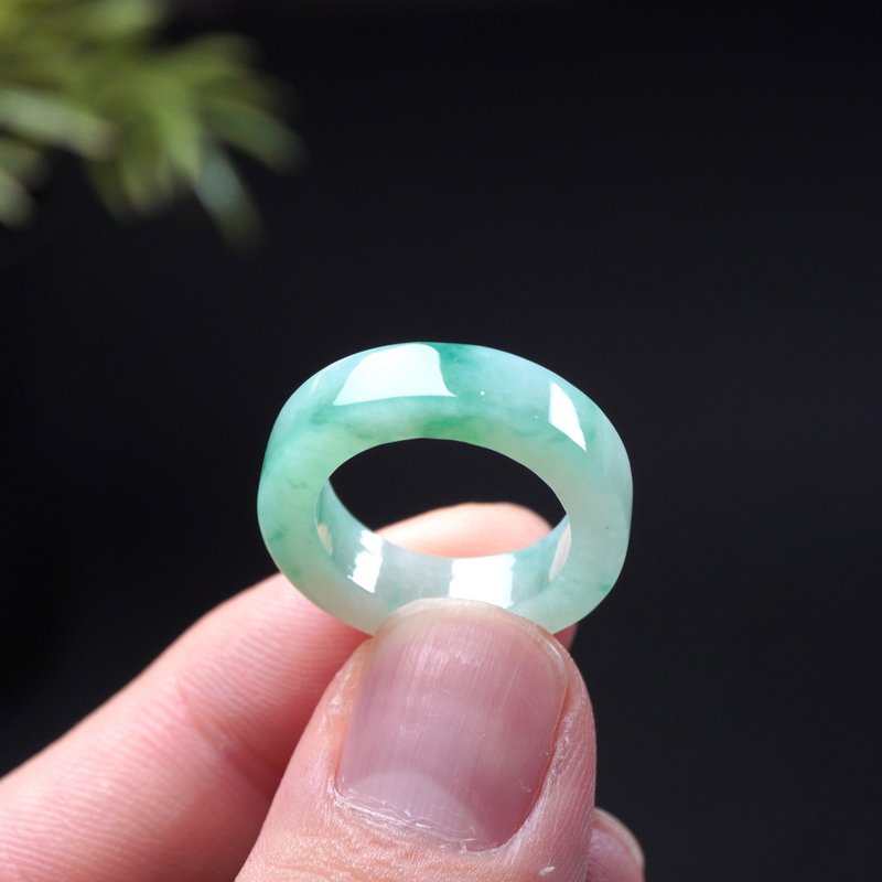 飘绿花翡翠角戒戒指戒圈 | 国际12围 | 天然缅甸玉翡翠A货 | 送礼 - 戒指 - 玉石 绿色