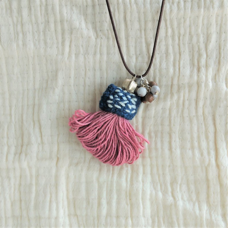 Pink Fringe Necklace / Karen Silver Handwoven Cloth Plant Dyed Thread Juzudama job's tears Tassel - 项链 - 棉．麻 粉红色