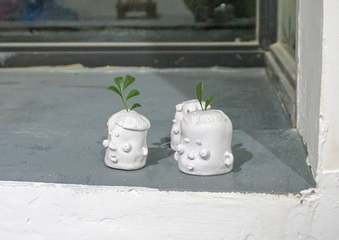 脑壳长草 花插 - 花瓶/陶器 - 陶 白色