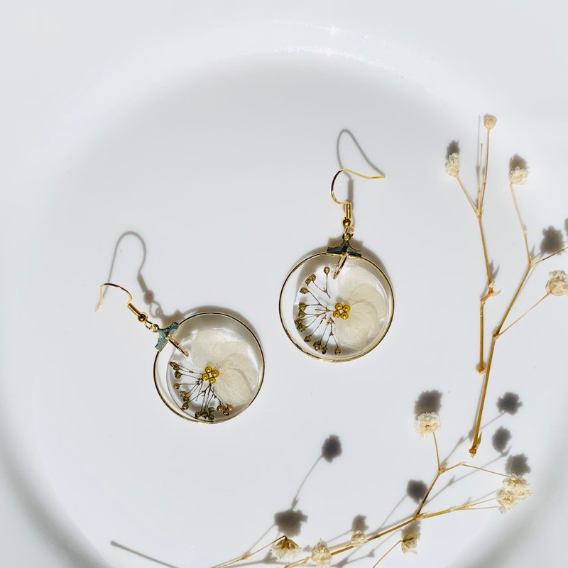 压花树脂耳环|永生花耳环 - 耳环/耳夹 - 植物．花 白色