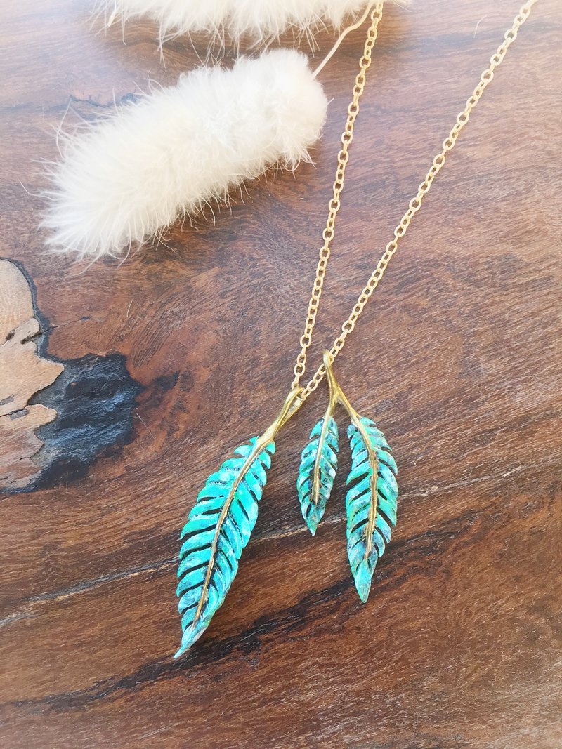 Green Patina Fern Leaf Necklace. - 项链 - 其他金属 