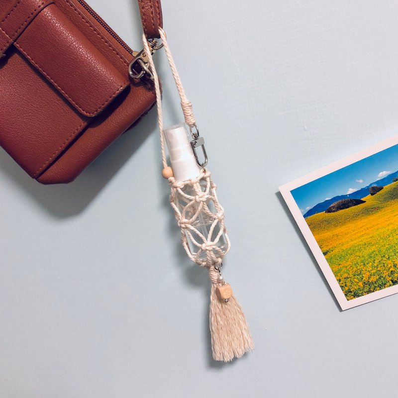 随身酒精喷雾瓶套组 手工编织袋 30ml 透明分装瓶 可吊挂 可替换 - 收纳用品 - 棉．麻 白色