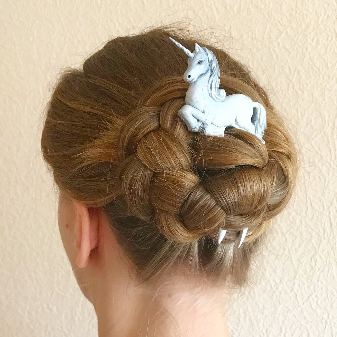 Carved wooden hair fork with unicorn, Hair clip, Hair pin, Fantasy hair stick - 发饰 - 木头 白色