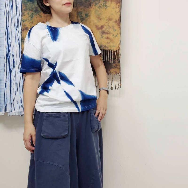 留白-手工蓝染T恤 仅此一件 - 女装 T 恤 - 棉．麻 蓝色