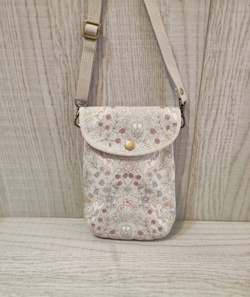 手机随身包-优雅森林兔子 - 侧背包/斜挎包 - 棉．麻 