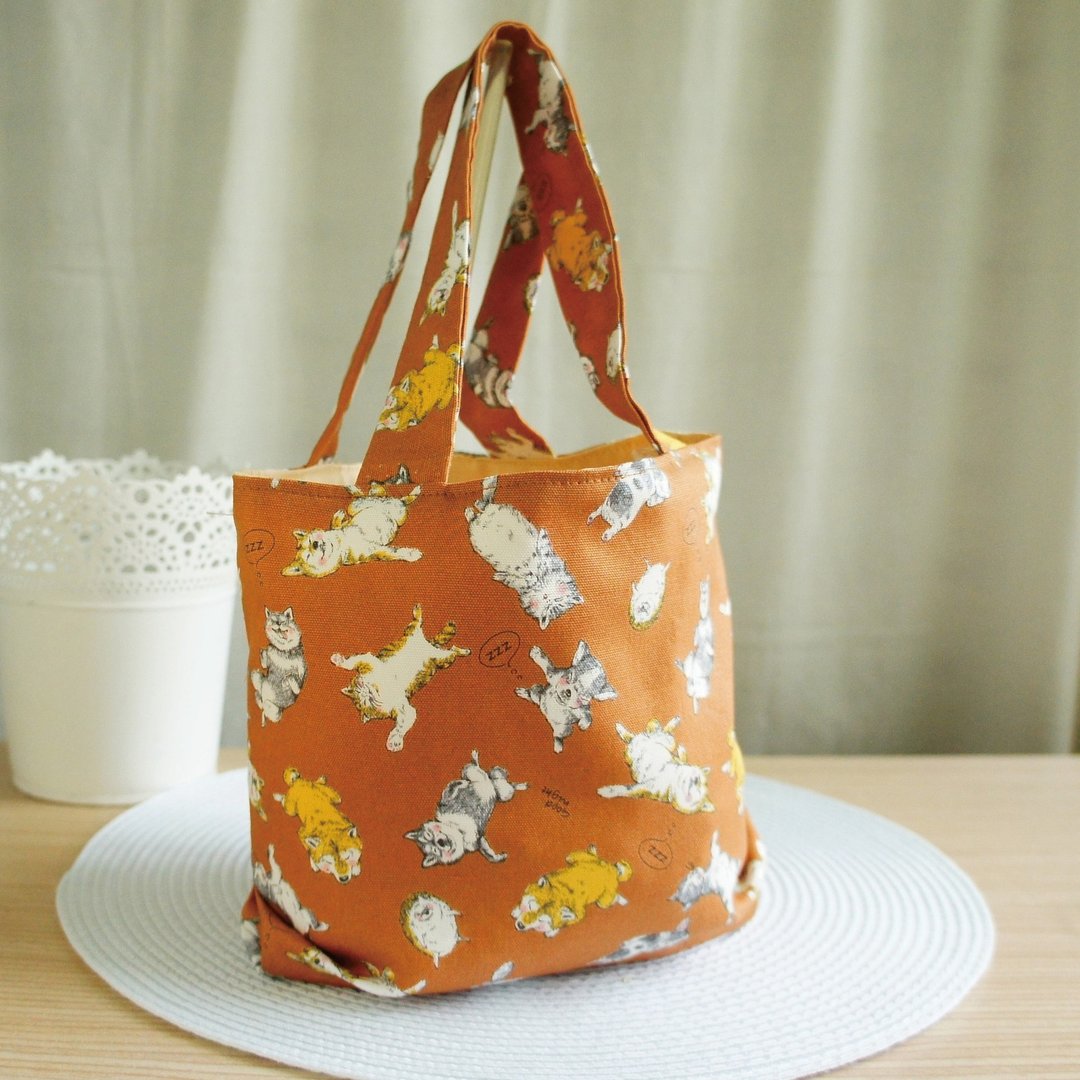 Lovely【日本布】柴犬睡轻巧折折随身环保包 (有里布) 咖啡 - 手提包/手提袋 - 棉．麻 咖啡色