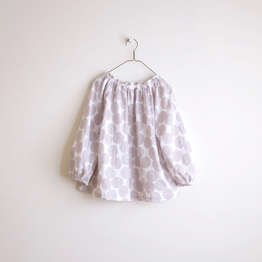 日常手作服  浅灰棉花糖泡泡袖松紧罩衫  纯棉二重纱 - 女装上衣 - 棉．麻 灰色