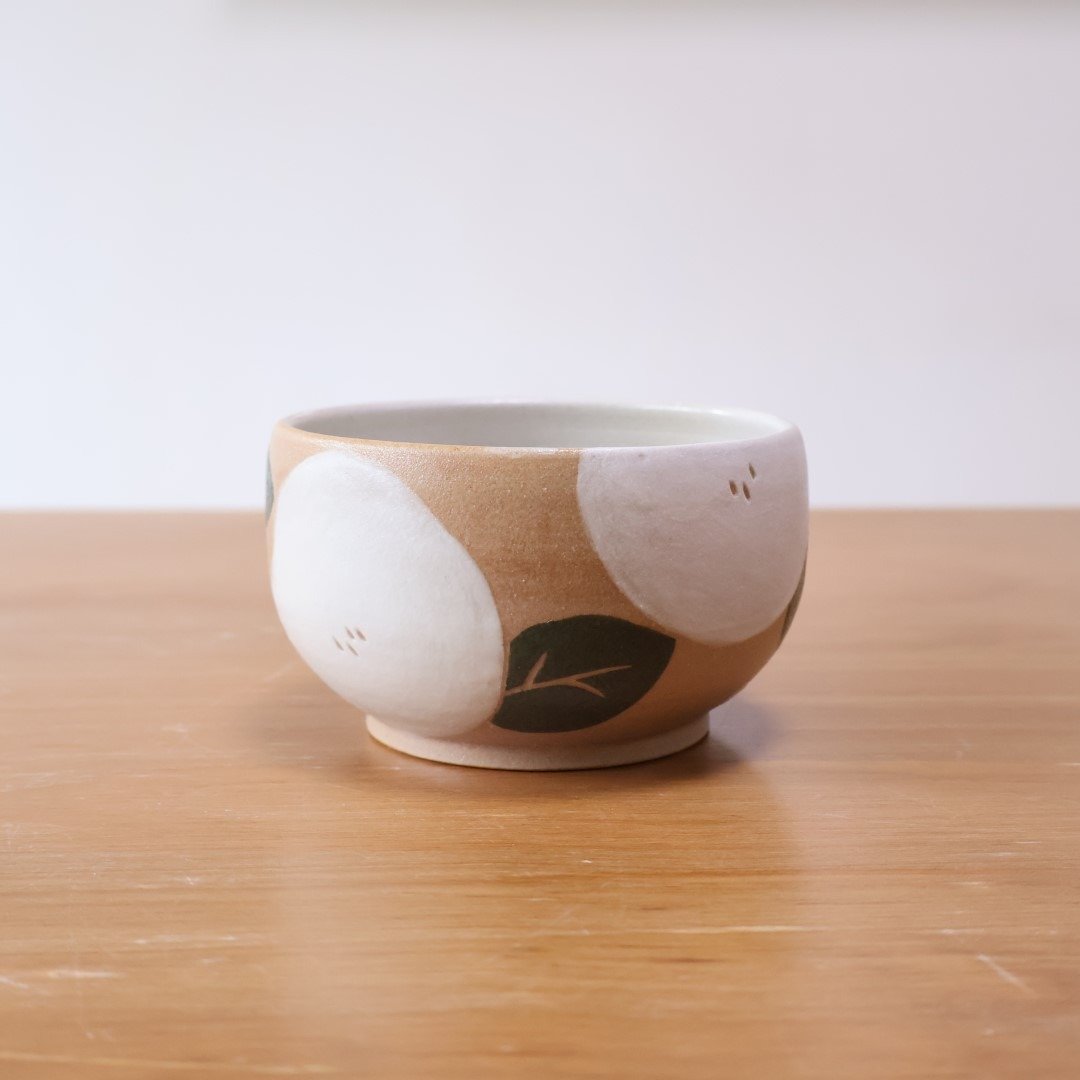 山茶花 手工陶抹茶碗 - 咖啡杯/马克杯 - 陶 白色