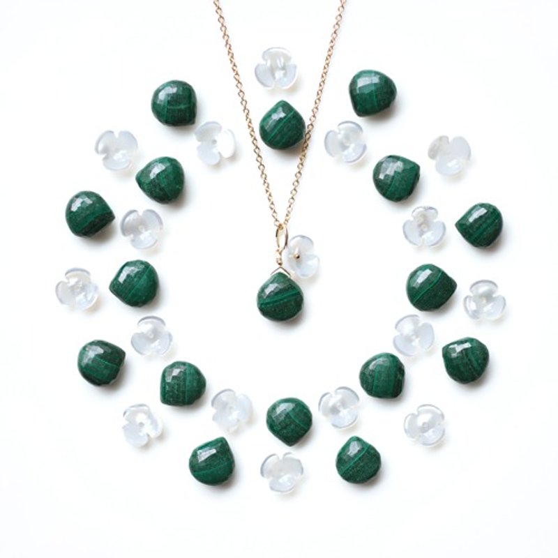 孔雀石顶级栗子刻面与贝壳花卉吊坠项链 Pleione - 项链 - 宝石 绿色