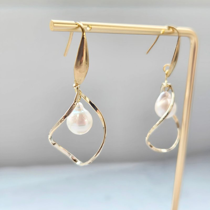 日本产Akoya珍珠耳环 高品质天然石 / 适合金属过敏者 - 耳环/耳夹 - 宝石 透明