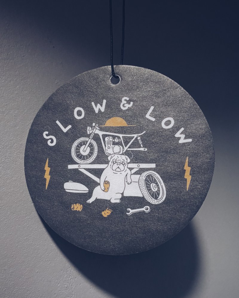 SLOW & LOW 巴哥骑士香氛片 (黑) - 香薰/精油/线香 - 纸 黑色