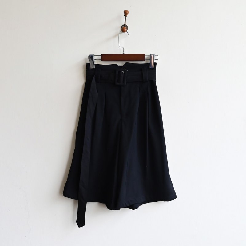 【蛋植物古着】岳山影型高腰阔腿古着短裤 - 女装短裤 - 其他人造纤维 黑色