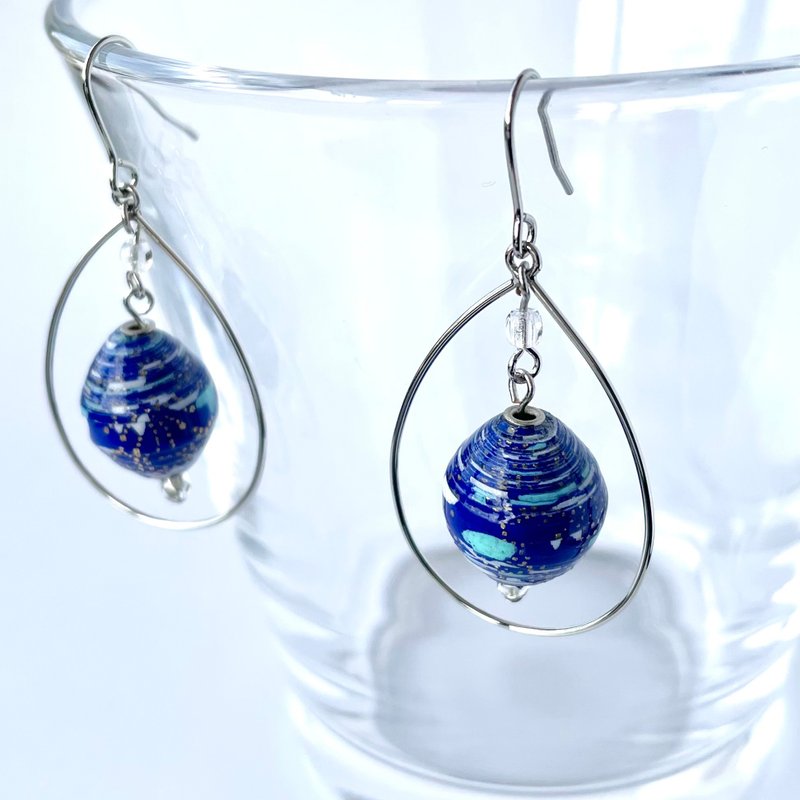 蓝色宇宙漂浮耳夹 纸珠 和纸 医疗级不锈钢 日本 - 耳环/耳夹 - 纸 蓝色