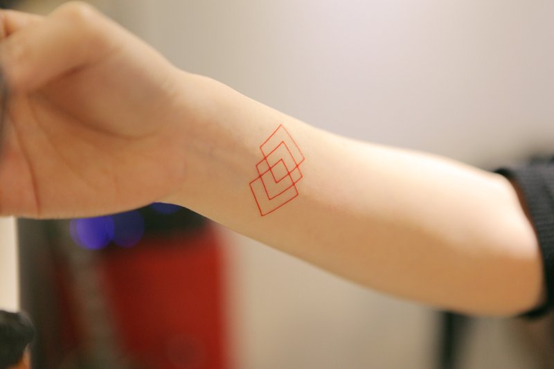 Deerhorn design / 鹿角 刺青 纹身贴纸 2入 红色 几何 - 纹身贴 - 纸 红色