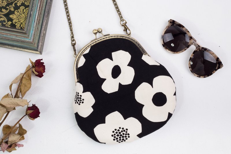 黑色月光/口金包/随身包/小包/侧背包/圣诞礼物/交换礼物 - 侧背包/斜挎包 - 棉．麻 黑色