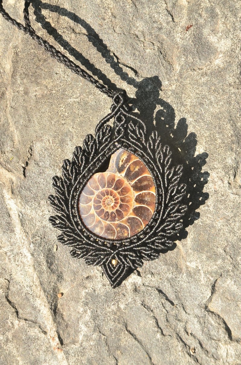 织途 - 海螺化石/菊石目 编织项链 - 项链 - 宝石 咖啡色