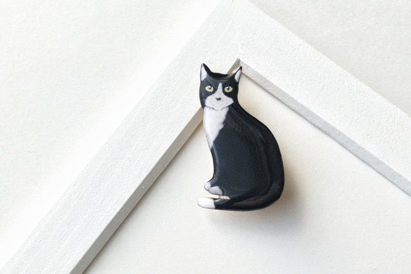Black and white cat brooch - 胸针 - 树脂 黑色
