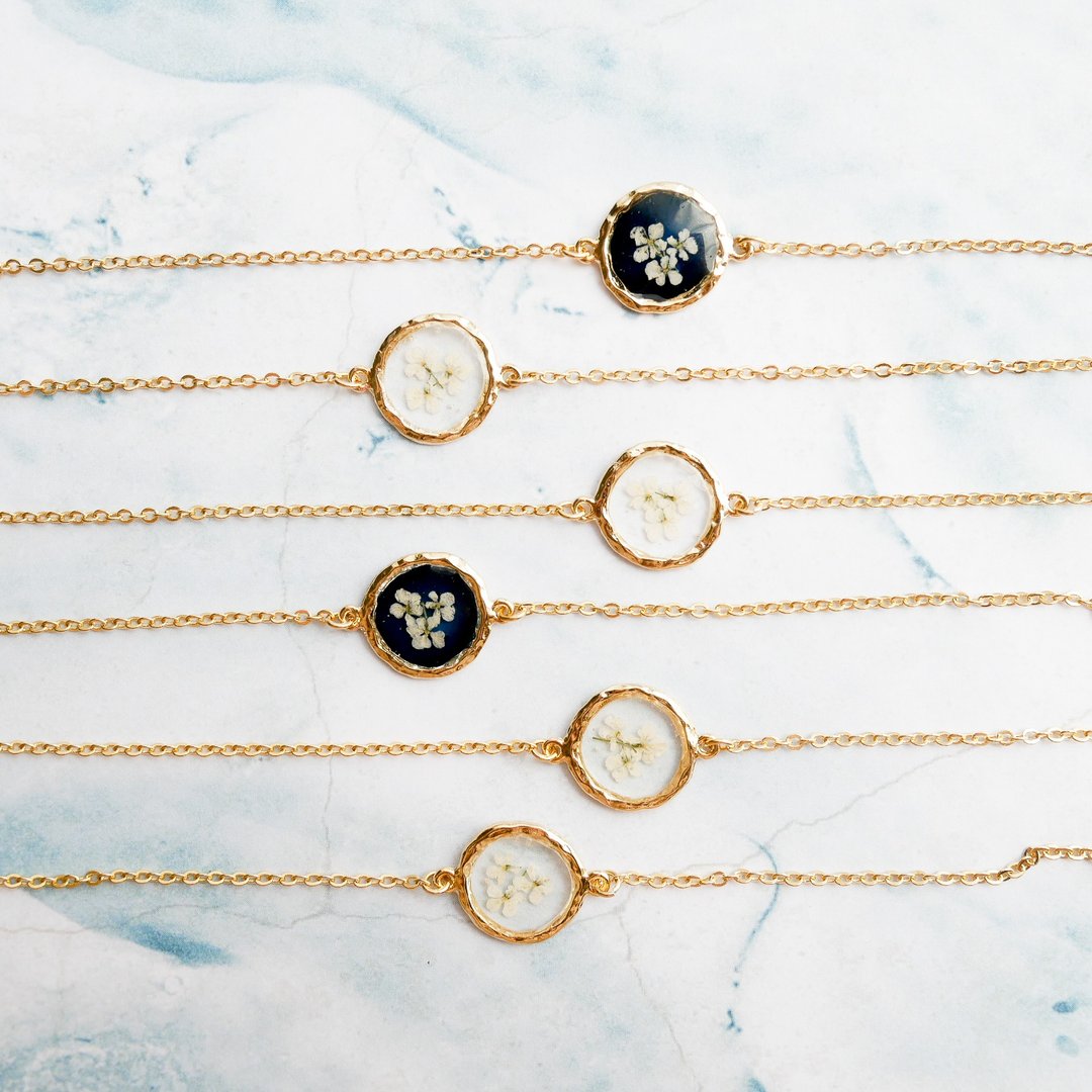 Simple/pressed flower bracelet - 手链/手环 - 树脂 白色