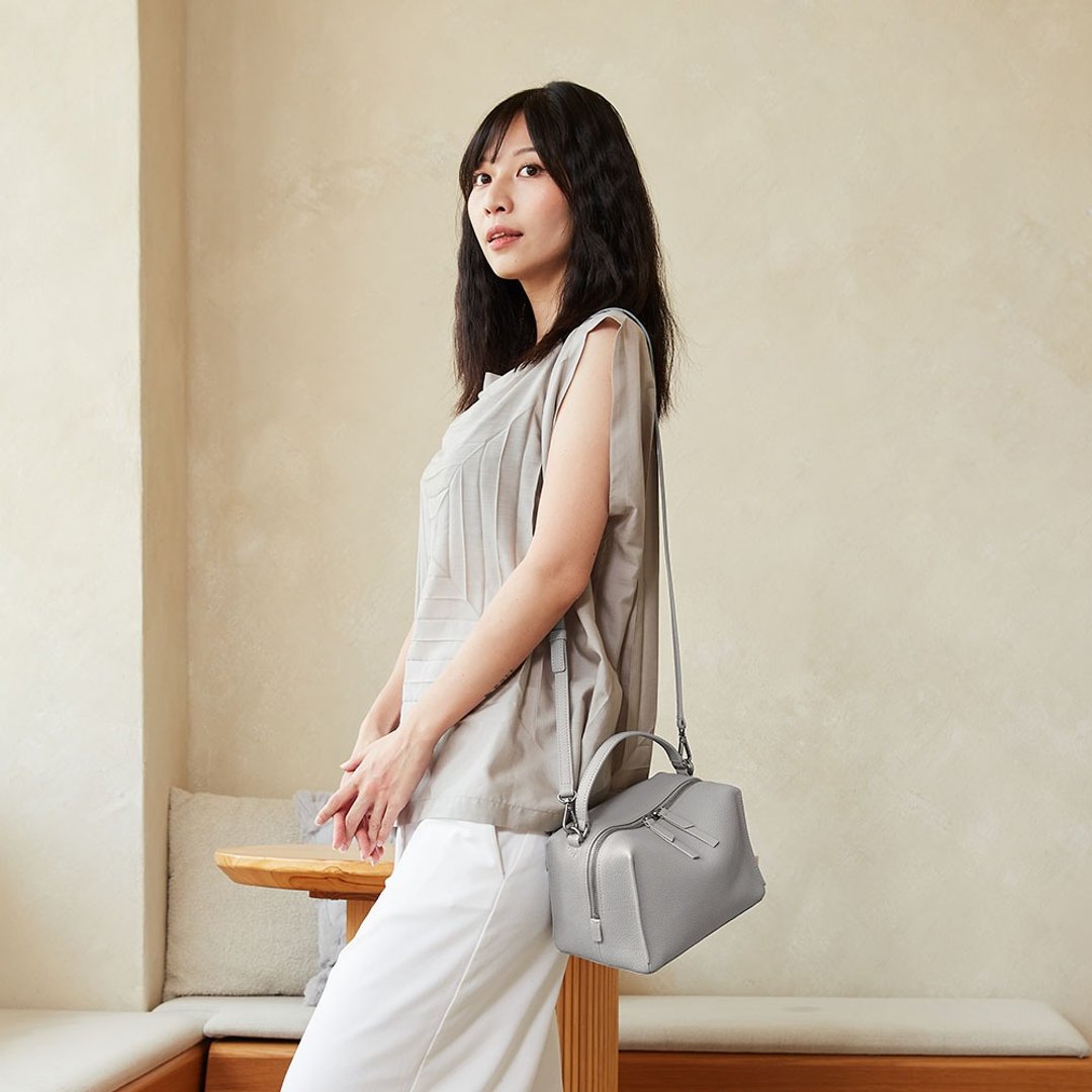 Mini Valley Cube Shoulder Bag 雾石灰-侧背/斜背/手提 - 侧背包/斜挎包 - 真皮 灰色