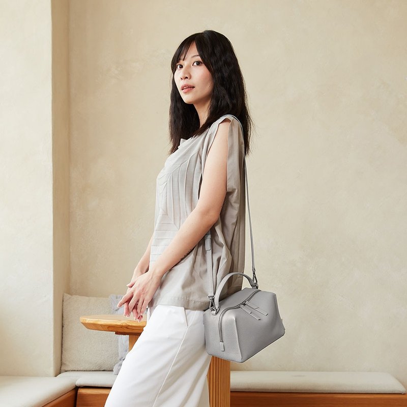 Mini Valley Cube Shoulder Bag 雾石灰-侧背/斜背/手提 - 侧背包/斜挎包 - 真皮 灰色