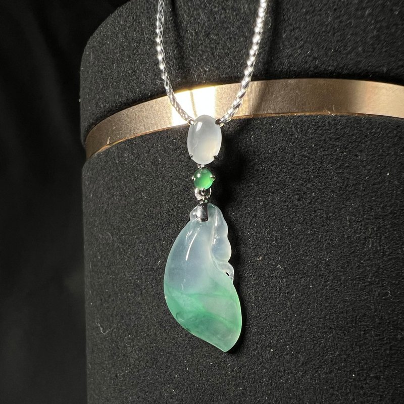 嫩芽 | 冰种随型翡翠挂坠 - 项链 - 玉石 透明