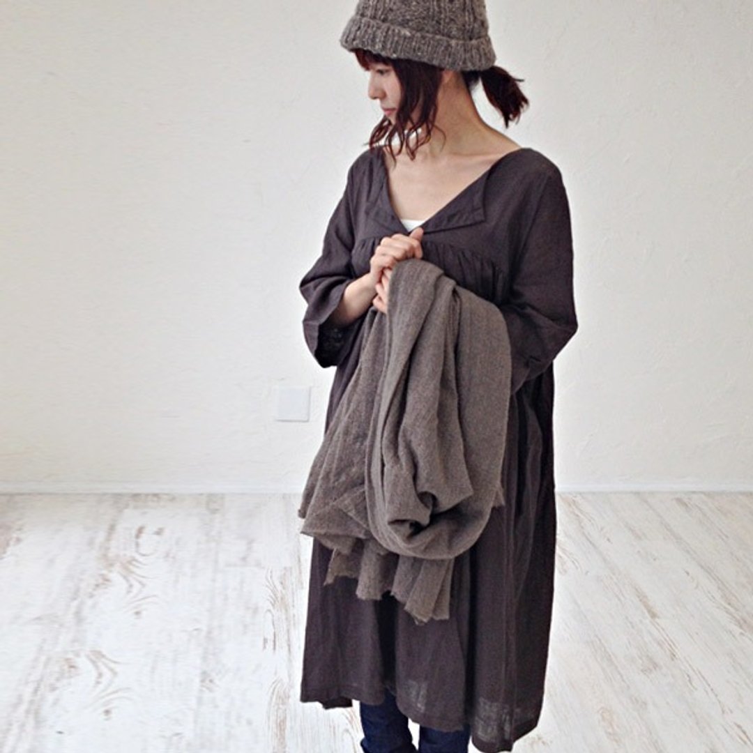 [Armoire * Thin linen 100% open collar T-line one-piece * Brown [rm-11] - 洋装/连衣裙 - 棉．麻 咖啡色
