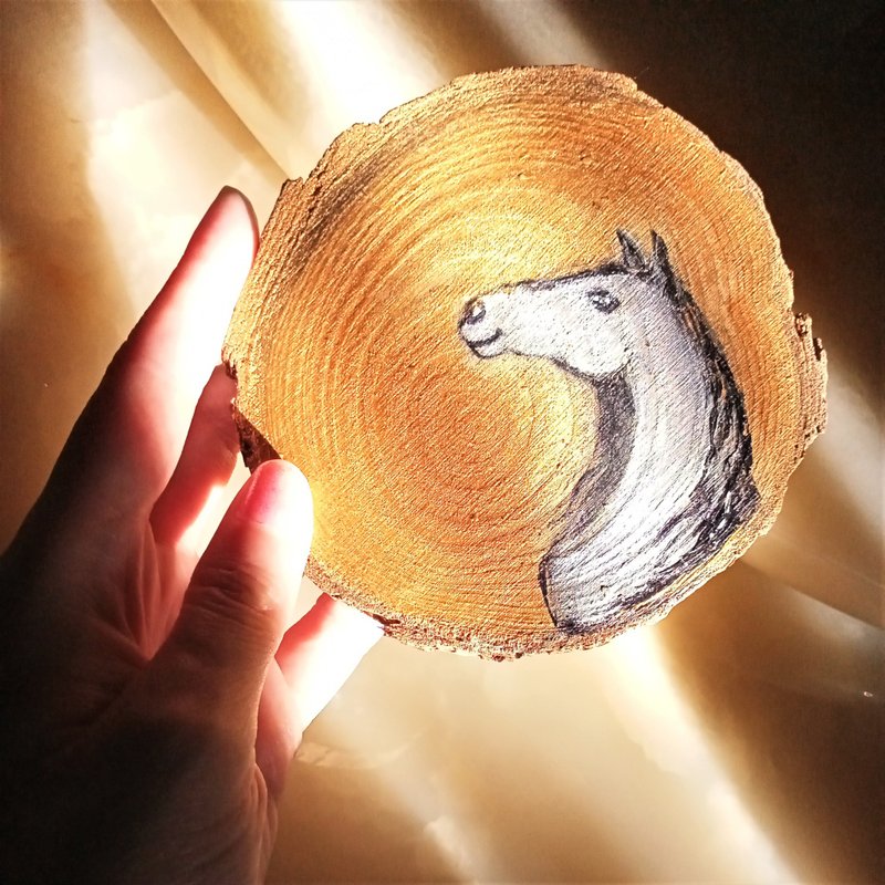 手绘马匹松木杯垫/原创手绘金色夕阳的爱驹/隔热垫/年轮木头杯垫 - 杯垫 - 木头 金色