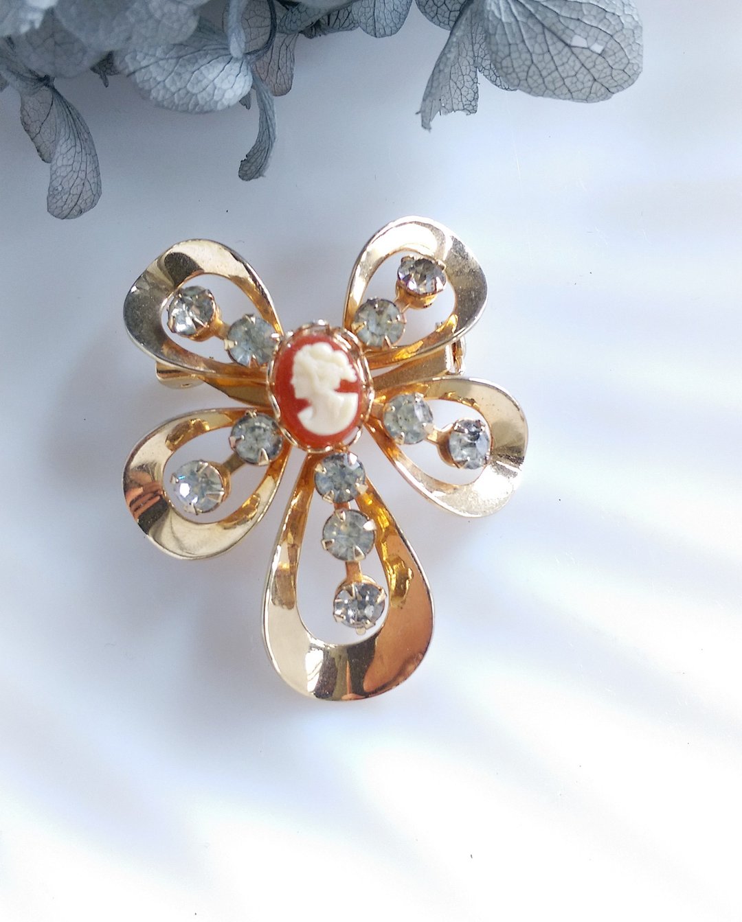 Vintage Jewelry  CAMEO 淡金 放射花状 古典仕女 别针 胸针 - 徽章/别针 - 其他金属 金色