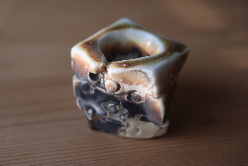 怪石嶙峋柴烧迷你小花器 A - 花瓶/陶器 - 瓷 金色